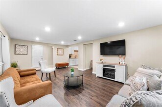 2426 Cloverdale St in Arlington, TX - Building Photo - Building Photo