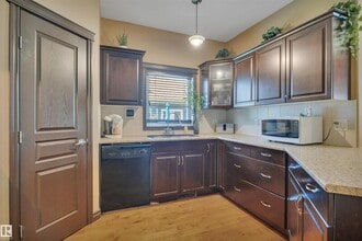 102 W Haven Dr in Leduc, AB - Building Photo - Building Photo