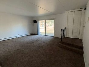 8108 Waterbury Ct in Woodridge, IL - Building Photo - Building Photo