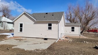 409 S Madison Ave, Unit B in New Underwood, SD - Building Photo