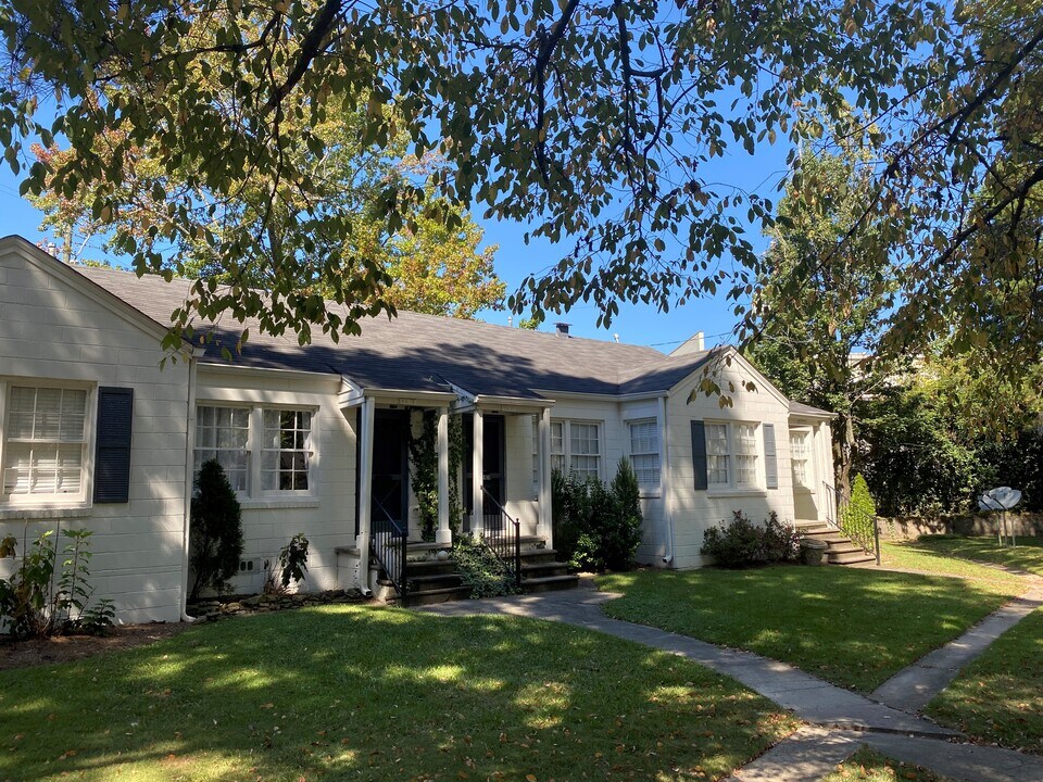 2414 Heathermoor Rd in Mountain Brook, AL - Building Photo