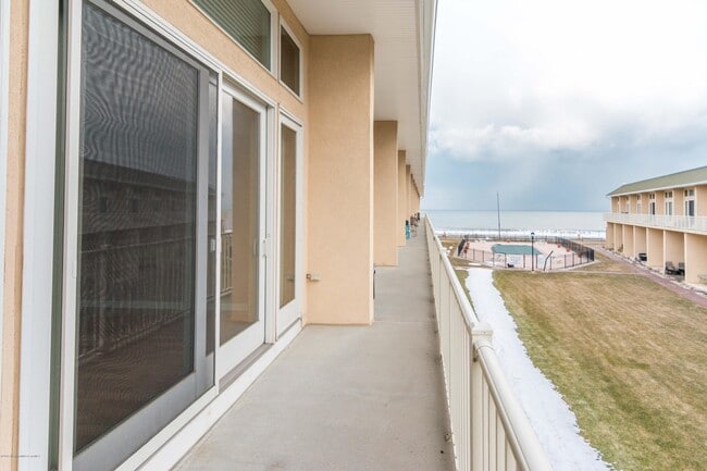 448 Ocean Ave N in Long Branch, NJ - Building Photo - Building Photo