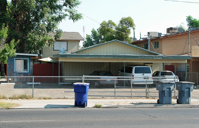 4455 E Olive Ave in Fresno, CA - Building Photo - Building Photo