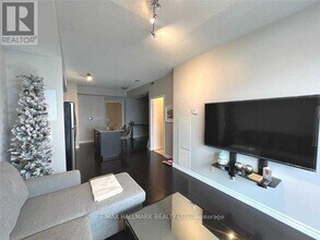 65 Bremner Blvd in Toronto, ON - Building Photo - Building Photo