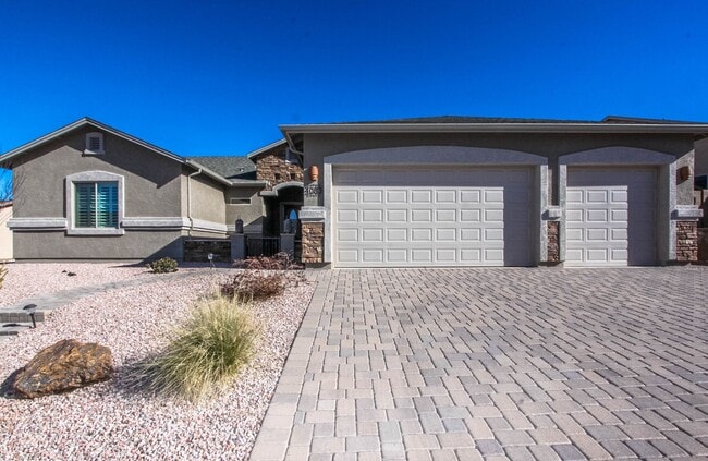 property at 4083 N Pembroke St