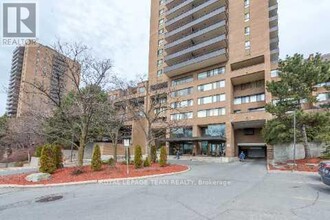 515-515 St. Laurent Blvd in Ottawa, ON - Building Photo - Building Photo