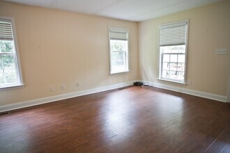 700 N Greensboro St in Carrboro, NC - Building Photo - Building Photo