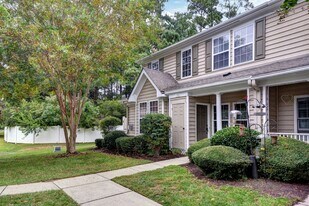 130 Ellis Dr in Yorktown, VA - Building Photo