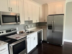 1706 Massachusetts Ave SE, Unit 1706 Massachusetts Ave B in Washington, DC - Building Photo - Building Photo