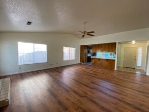 1014 Santa Barbara St in Los Banos, CA - Building Photo - Building Photo