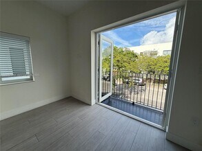 1786 SW 9th St in Miami, FL - Building Photo - Building Photo