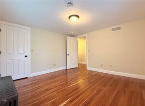 206 E 11th St in Elmira, NY - Building Photo - Building Photo