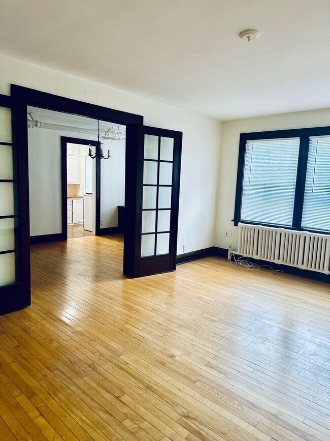 3411 Hennepin Ave S in Minneapolis, MN - Building Photo - Building Photo