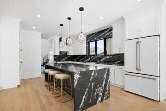 31 Gedney Way in White Plains, NY - Building Photo - Building Photo
