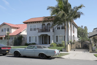 4832 Oakwood Ave in Los Angeles, CA - Building Photo - Building Photo