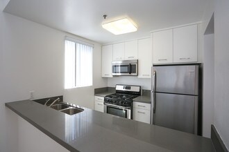 1820 Whitley in Hollywood, CA - Building Photo - Interior Photo