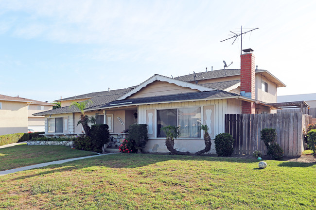 16542 Delton Cir in Huntington Beach, CA - Building Photo - Building Photo