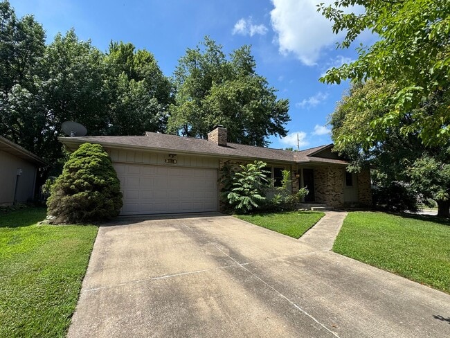 property at 3068 W Countryside Dr