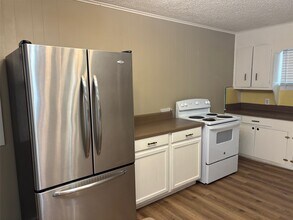 159 Oak Dr in Lake Jackson, TX - Building Photo - Building Photo