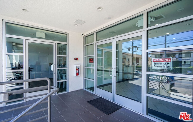 2701 James M Wood Blvd in Los Angeles, CA - Foto de edificio - Building Photo