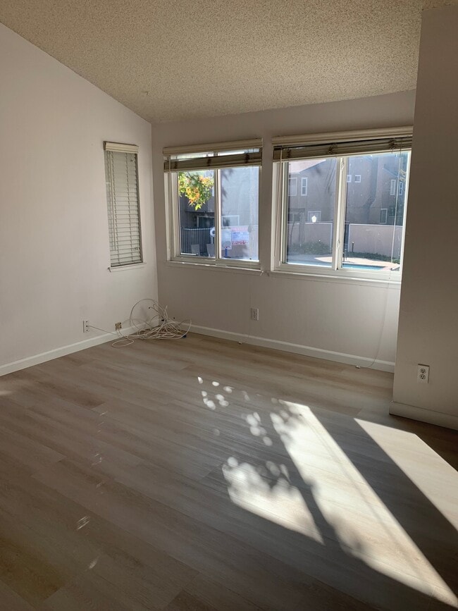 3901 Clayton Rd, Unit Clayton in Concord, CA - Building Photo - Building Photo