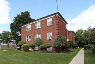 592 Lawrence Ave W in Toronto, ON - Building Photo