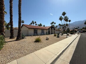 2965 E Los Posas Cir in Palm Springs, CA - Building Photo - Building Photo