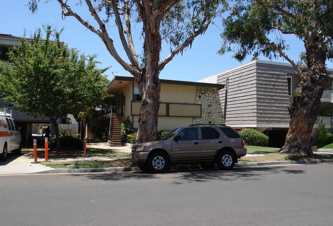 536 E Ave in Coronado, CA - Foto de edificio