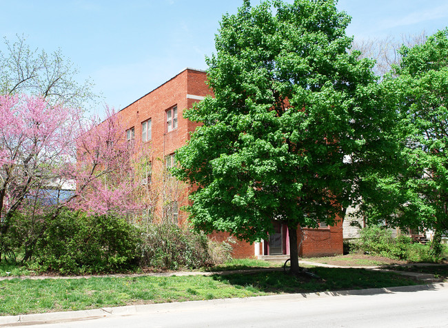 1343 Tennessee St in Lawrence, KS - Foto de edificio - Building Photo