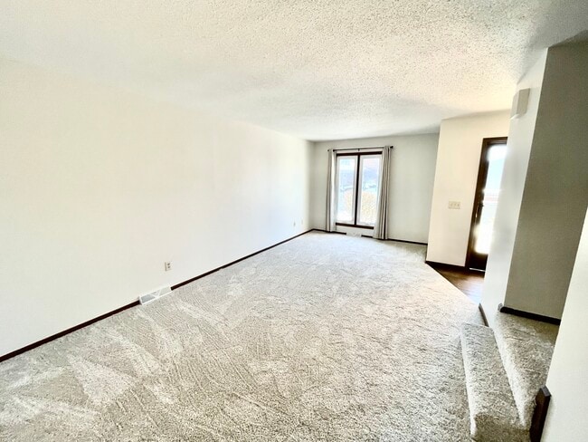 11055 Riverbend Ct E in Perrysburg, OH - Foto de edificio - Building Photo