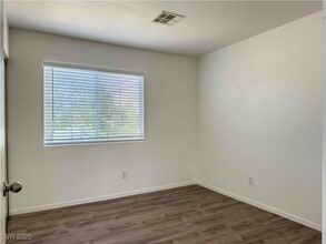 2733 Fern Forest Ct in North Las Vegas, NV - Building Photo - Building Photo