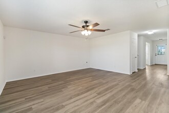 8647 Silver Willow in San Antonio, TX - Building Photo - Building Photo