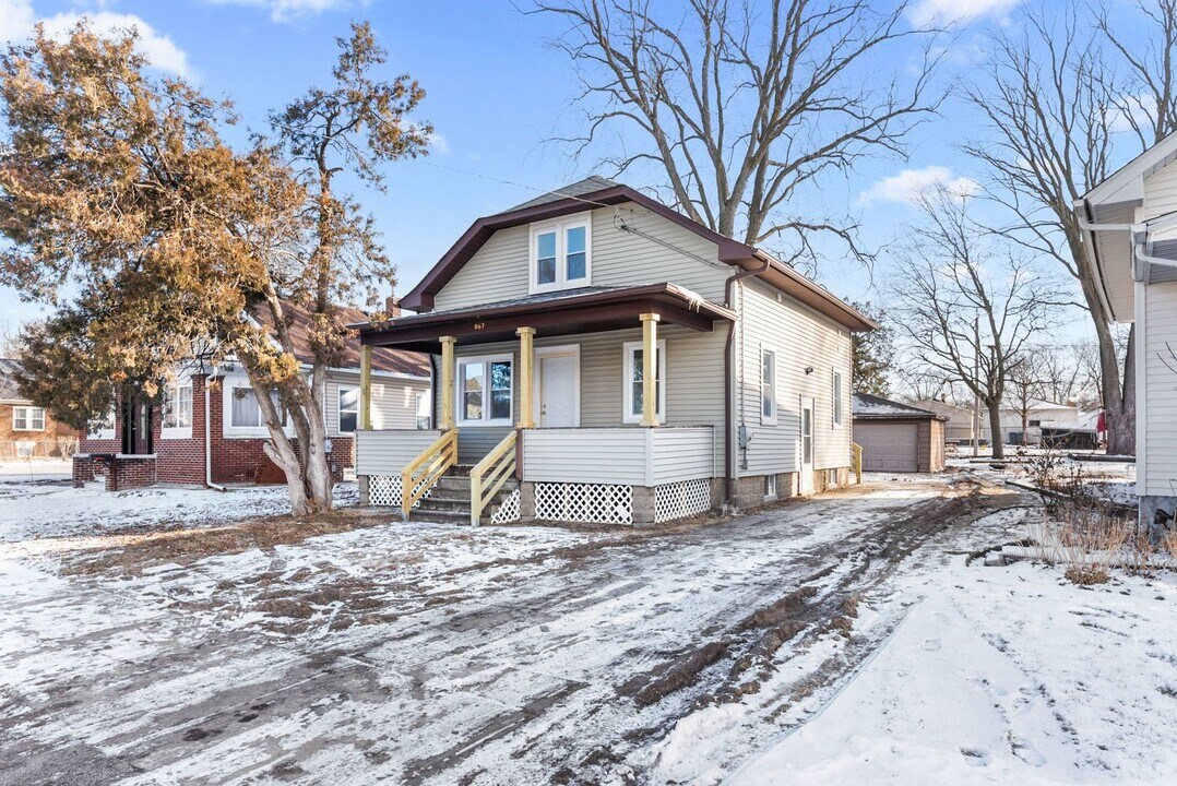 867 Church Rd in Aurora, IL - Building Photo