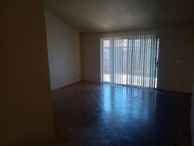 927 W 8th St in Santa Rosa, CA - Building Photo - Building Photo