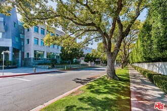 328 N Maple Dr in Beverly Hills, CA - Building Photo - Building Photo