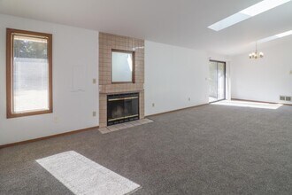 9240 Mullen Rd SE in Olympia, WA - Building Photo - Building Photo