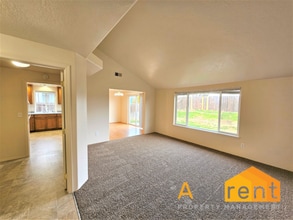 1430 Vista Dr in Central Point, OR - Building Photo - Building Photo
