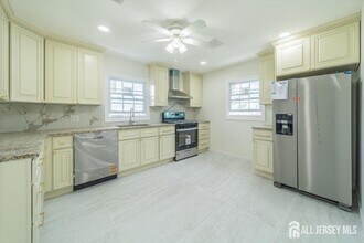 54 Bergen St in Carteret, NJ - Building Photo - Building Photo