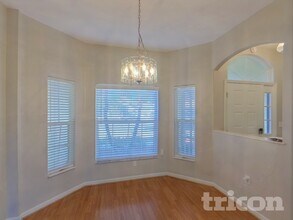 5811 28th St E in Bradenton, FL - Foto de edificio - Building Photo