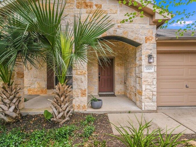 2001 Melissa Oaks Ln in Austin, TX - Building Photo - Building Photo