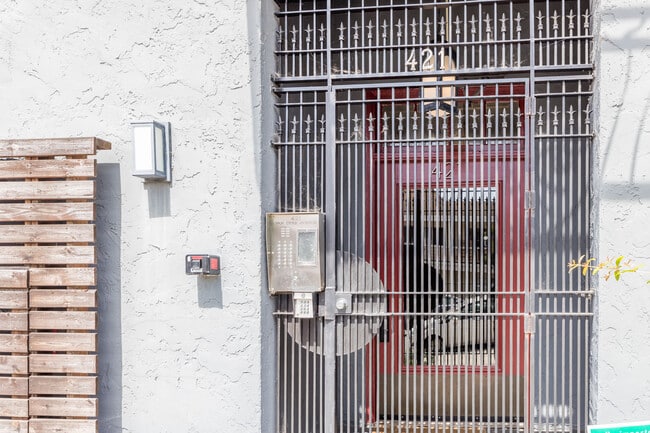 421 Van Dyke in Oakland, CA - Foto de edificio - Building Photo