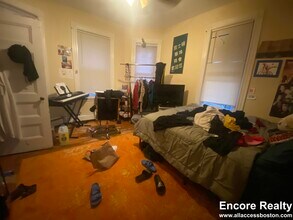 36 Cherokee St, Unit 2 in Boston, MA - Foto de edificio - Building Photo