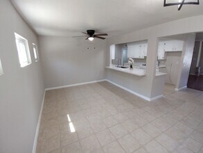 909 Galopago St in Spring Valley, CA - Foto de edificio - Building Photo