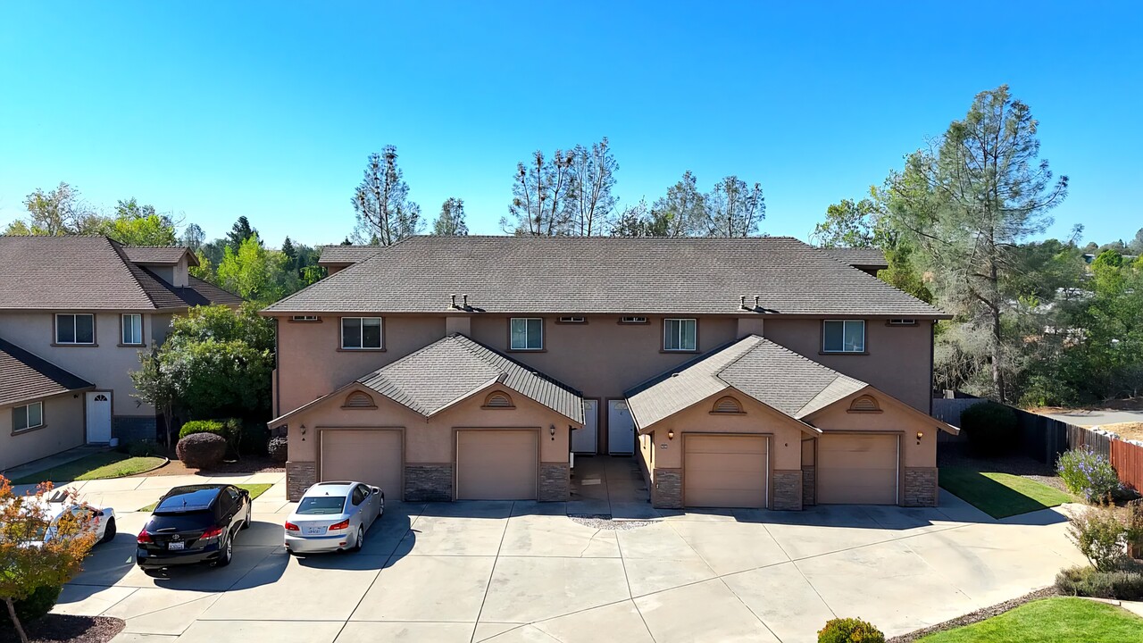 608 Marijean Way, Unit B in Redding, CA - Foto de edificio