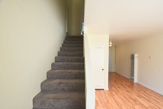 13103 Moorpark St, Unit 4413 in Los Angeles, CA - Building Photo - Building Photo