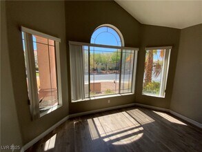 1001 Eaglewood Dr in Las Vegas, NV - Building Photo - Building Photo