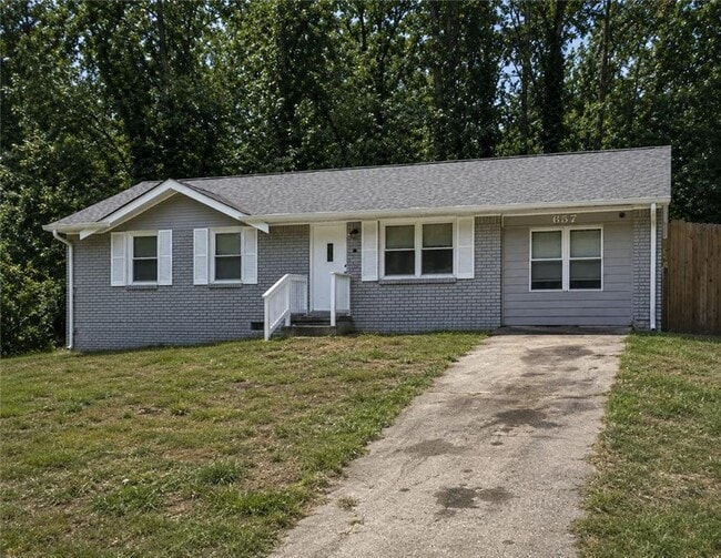 property at 657 Robert E Lee Pkwy