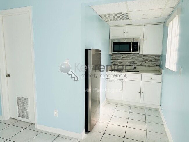 740 NE 130th St in North Miami, FL - Building Photo - Building Photo