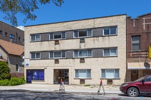 2214 W Touhy Ave in Chicago, IL - Building Photo