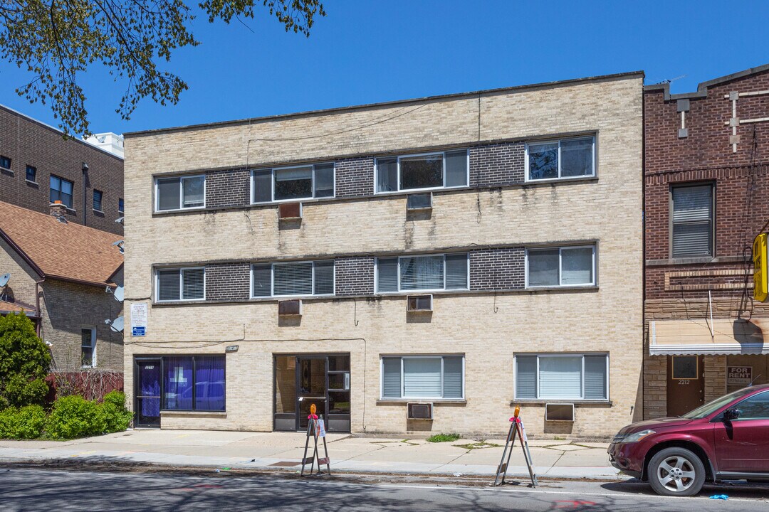 2214 W Touhy Ave in Chicago, IL - Building Photo